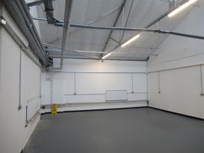 8 Deer Park Rd, London to rent Interior Photo- Image 2 of 3