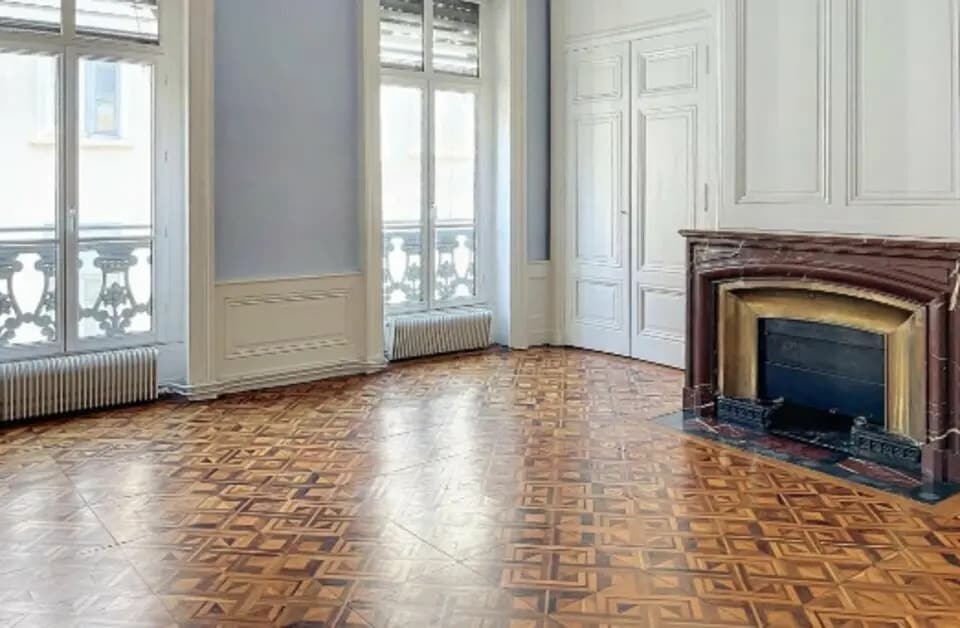 Office in Lyon for sale Interior Photo- Image 1 of 12