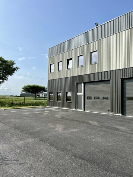 Light Industrial in Longperrier to rent - Building Photo - Image 3 of 3
