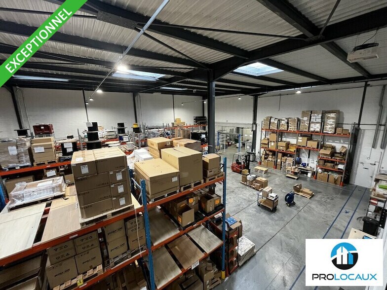 Light Industrial in Roissy-en-France to rent - Interior Photo - Image 3 of 12