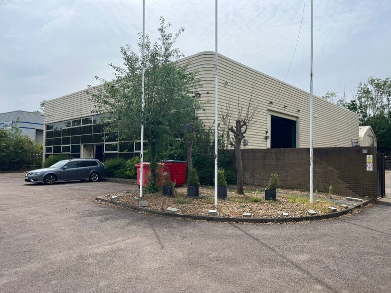 71 Alston Dr, Milton Keynes to rent - Building Photo - Image 3 of 6