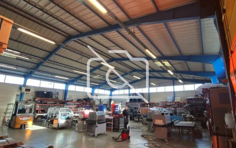 Industrial in Évry-Courcouronnes to rent Interior Photo- Image 1 of 4