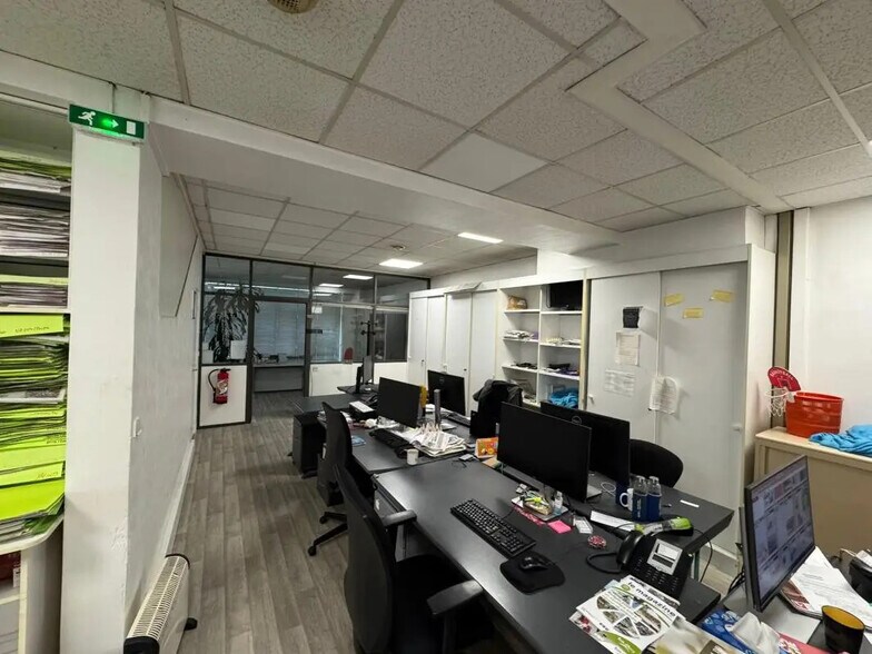 Office in Versailles to rent - Interior Photo - Image 2 of 12