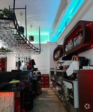 Retail in Madrid, Madrid to rent Interior Photo- Image 1 of 4