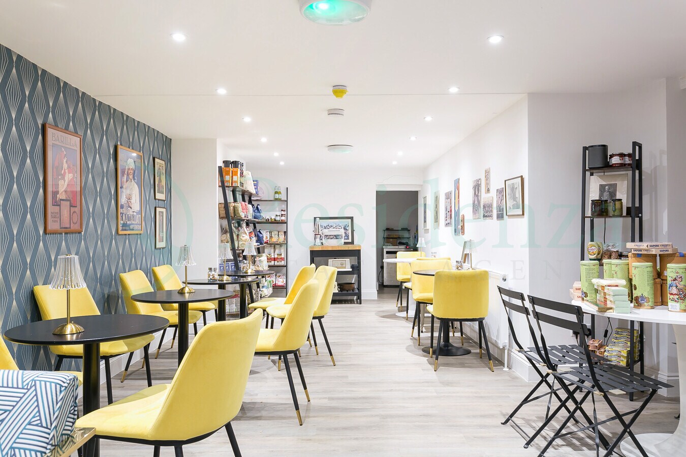 92 Bedford Hl, London, LND SW12 9HR - Unit Retail -  - Interior Photo - Image 2 of 7