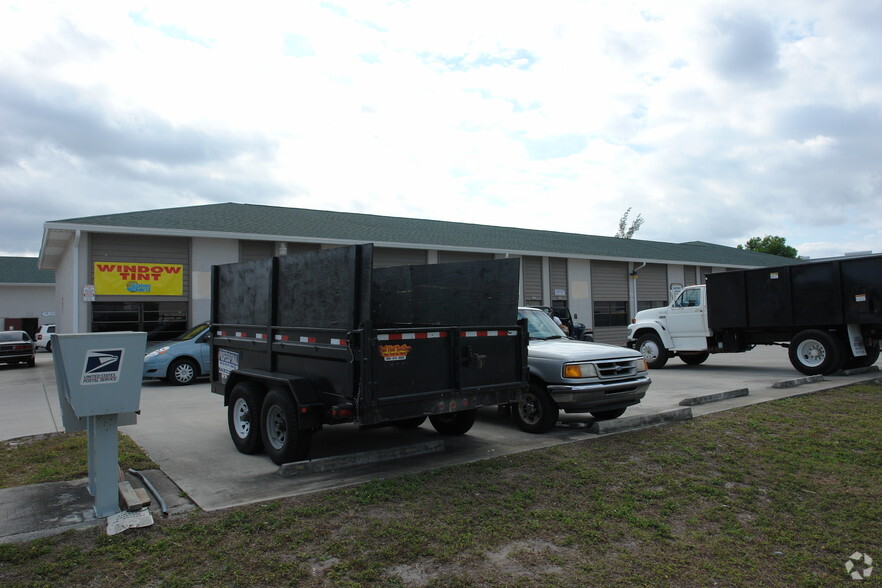 3030-3050 SE Dominica Ter, Stuart, FL for rent - Building Photo - Image 2 of 3