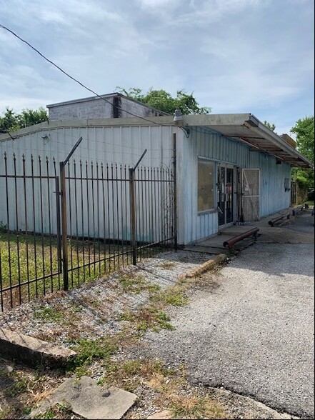 3298 Grand Ave, Beaumont, TX for sale - Building Photo - Image 3 of 7