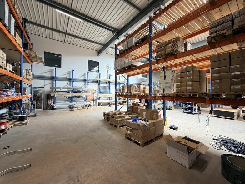 Light Industrial in Limonest for sale - Interior Photo - Image 2 of 7