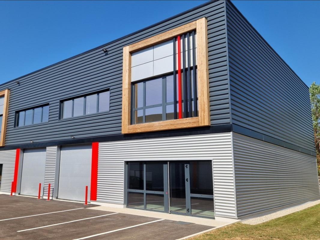 Light Industrial in Saint-Quentin-Fallavier to rent Building Photo- Image 1 of 9