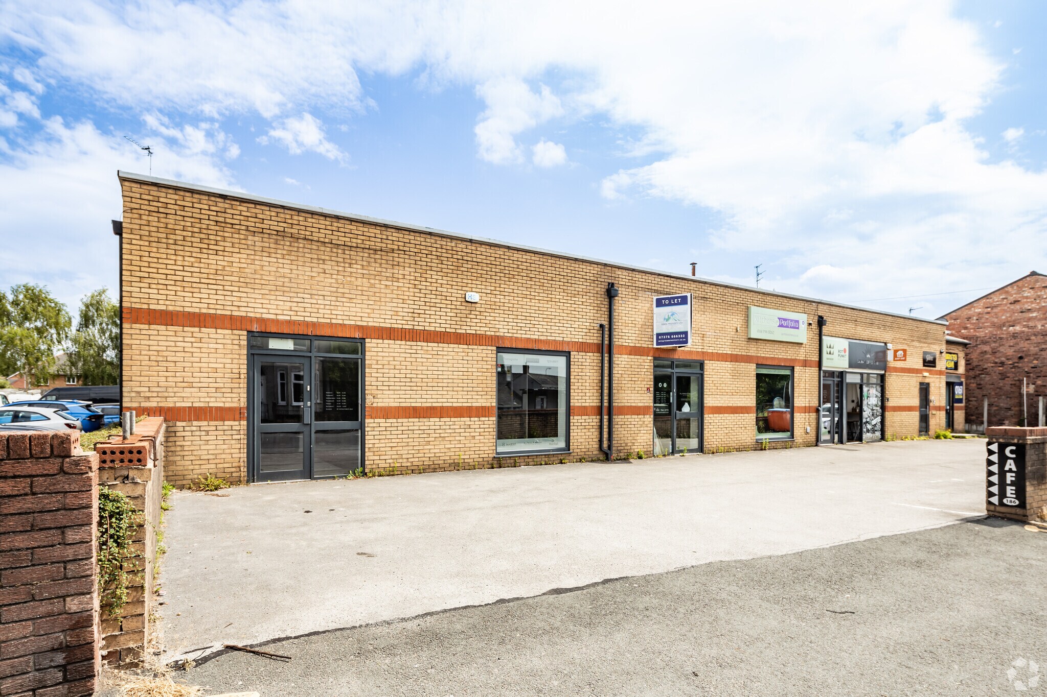 186 Moorside Rd, Manchester for sale Primary Photo- Image 1 of 1