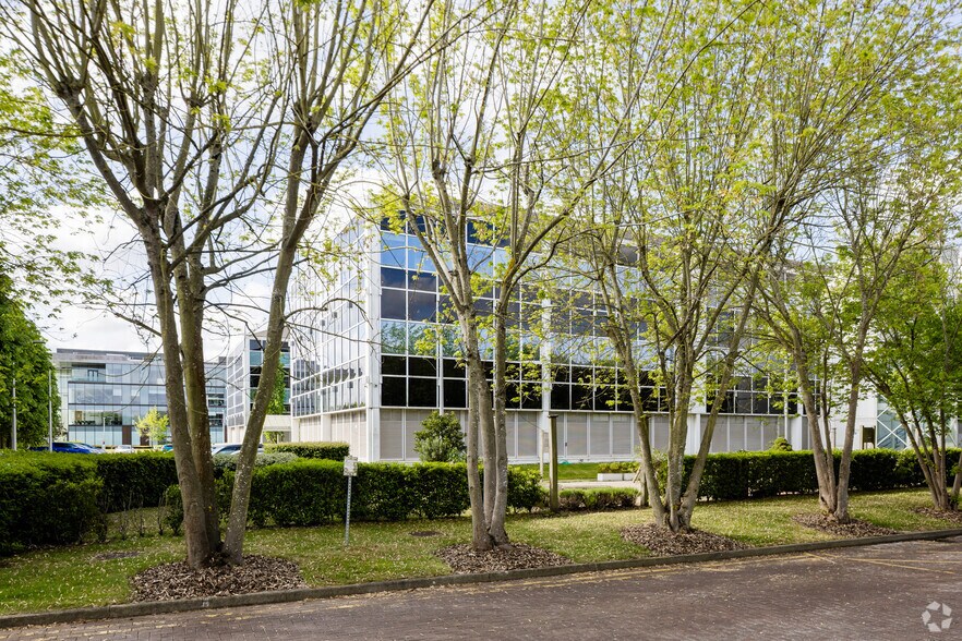 3 Longwalk Rd, Uxbridge to rent - Building Photo - Image 2 of 2