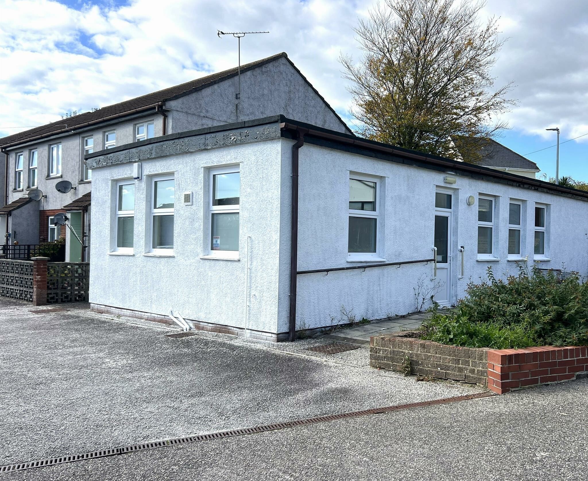 Unit Robartes Gardens, St Austell to rent Building Photo- Image 1 of 4