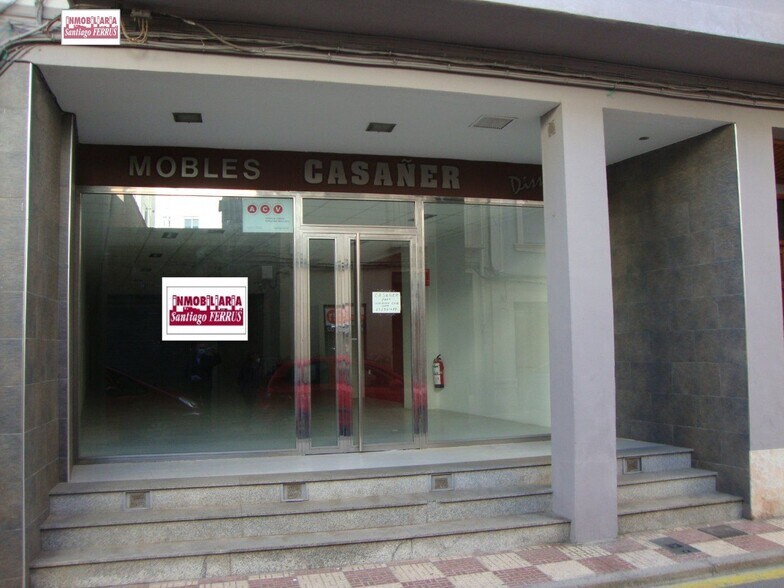 Retail in Almussafes, Valencia to rent - Primary Photo - Image 1 of 5