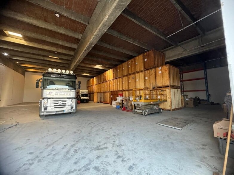 Light Industrial in SAINT-OUEN-L'AUMONE to rent - Interior Photo - Image 3 of 7