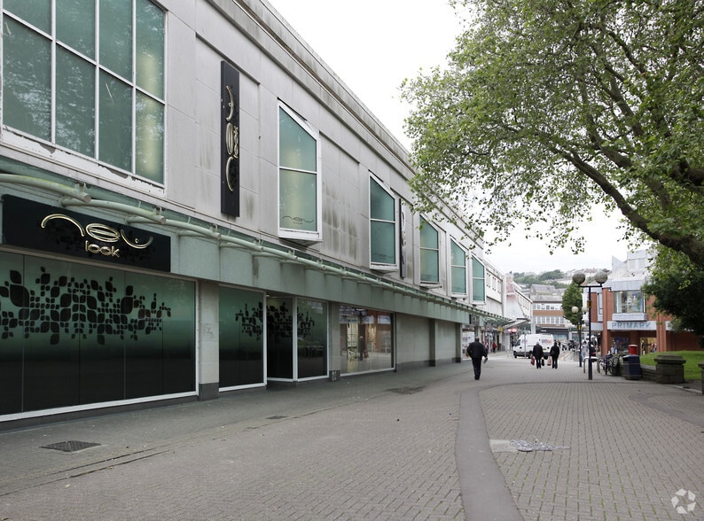 26/27 The Quadrant, Swansea to rent - Building Photo - Image 3 of 21