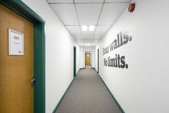 8 Lombard Rd, London to rent Interior Photo- Image 2 of 4