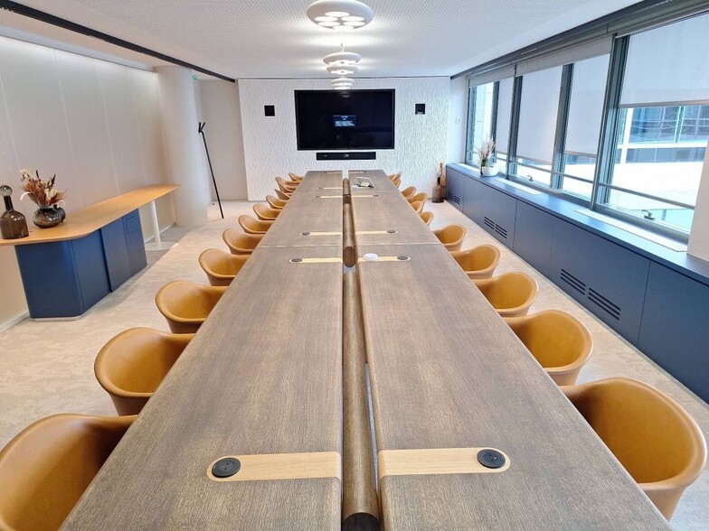 19-27 Rue Camille Desmoulins, Issy-les-Moulineaux to rent - Building Photo - Image 2 of 9