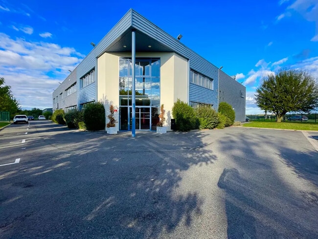 Location Local d'activités 185 m²