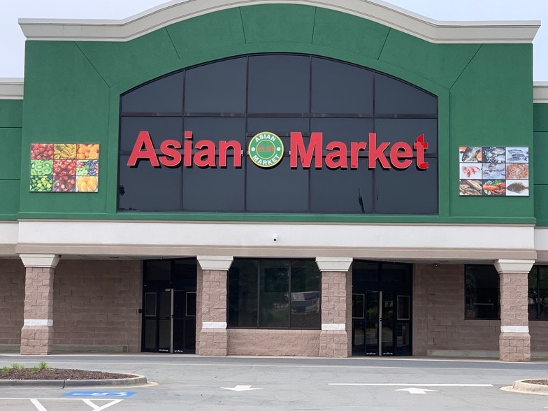 4430 The Plaza Dr, Charlotte, NC to rent - Building Photo - Image 1 of 13