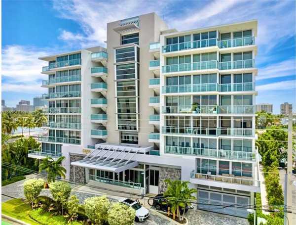 9521 E Bay Harbor Dr, Bal Harbour, FL for sale - Building Photo - Image 1 of 20