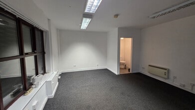 47-55 Wood St, Ashton Under Lyne to rent Interior Photo- Image 1 of 4