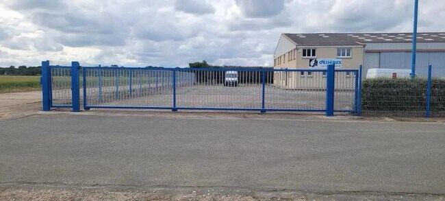 Vente Entrepôt 3 300 m²