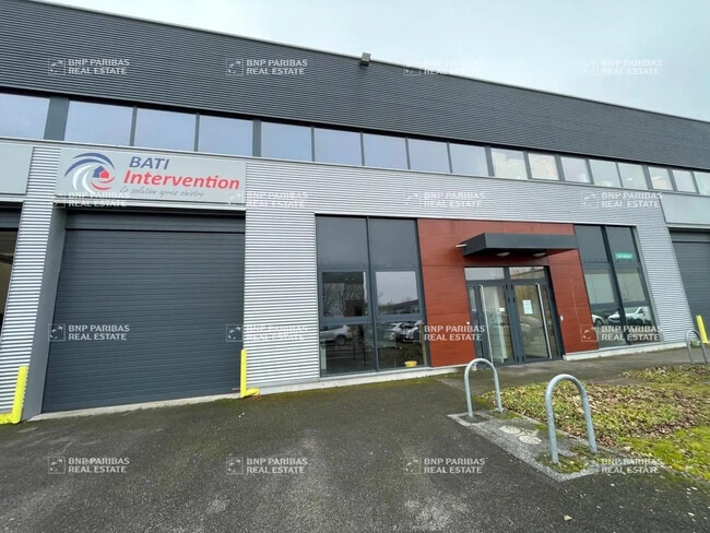 Location Local d'activités 300 m²