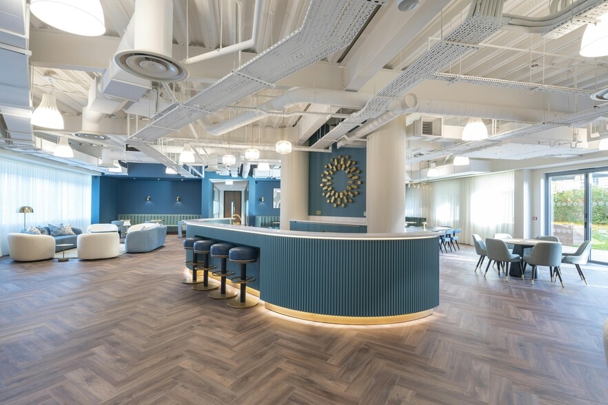 70 Norden Rd, Maidenhead to rent - Building Photo - Image 2 of 10