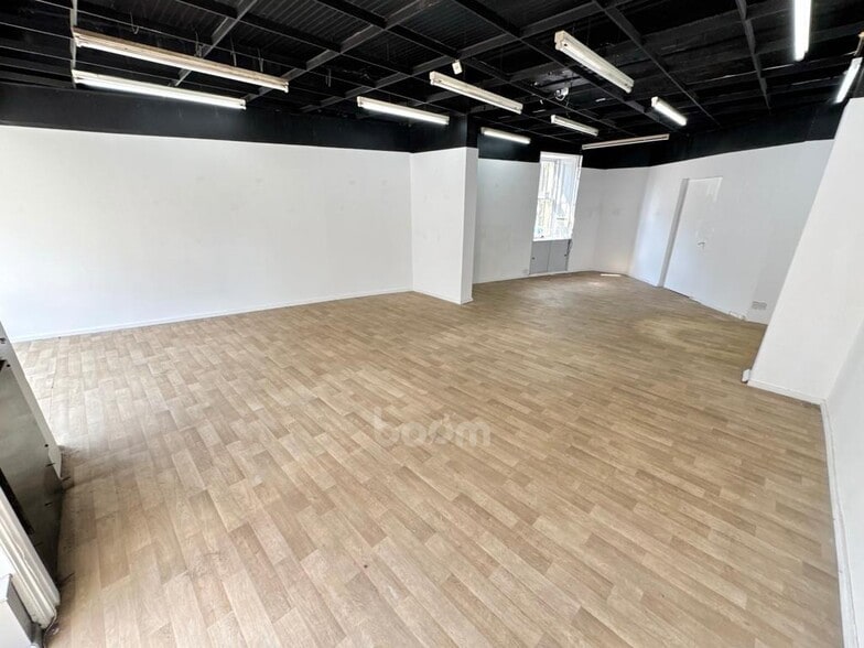 86 Main St, Kilbirnie for sale - Interior Photo - Image 3 of 23