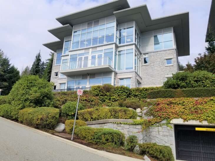 2240 Chippendale Rd, West Vancouver, BC for rent - Primary Photo - Image 1 of 1