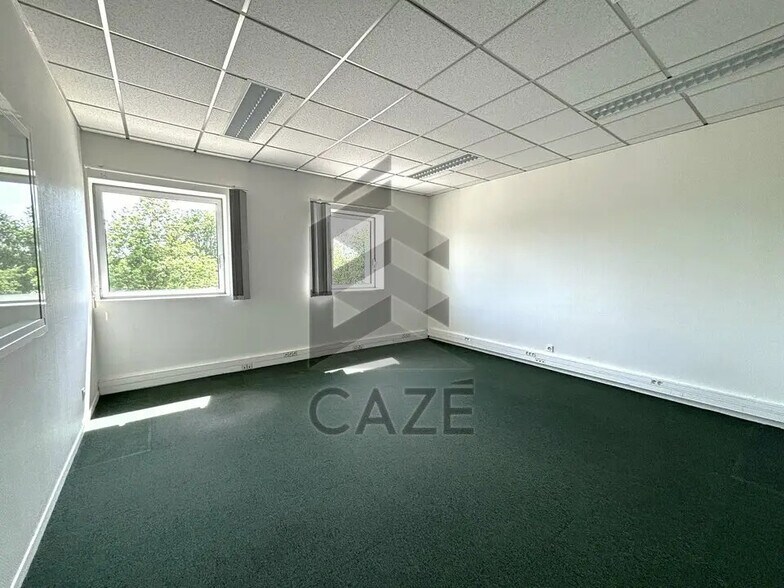 Office in Pessac to rent - Interior Photo - Image 2 of 4