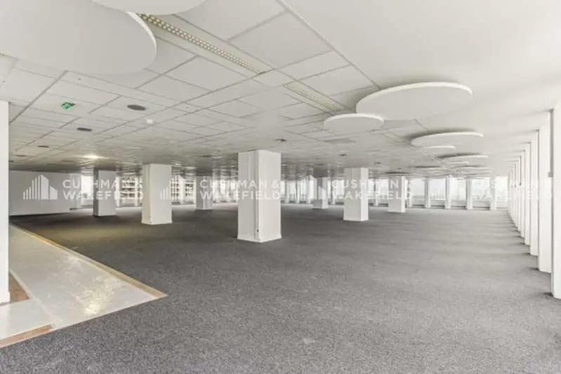 100-101 Terrasse Boieldieu, Puteaux to rent - Interior Photo - Image 3 of 11
