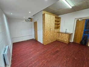 1 Fernie Street, Manchester to rent Interior Photo- Image 2 of 2