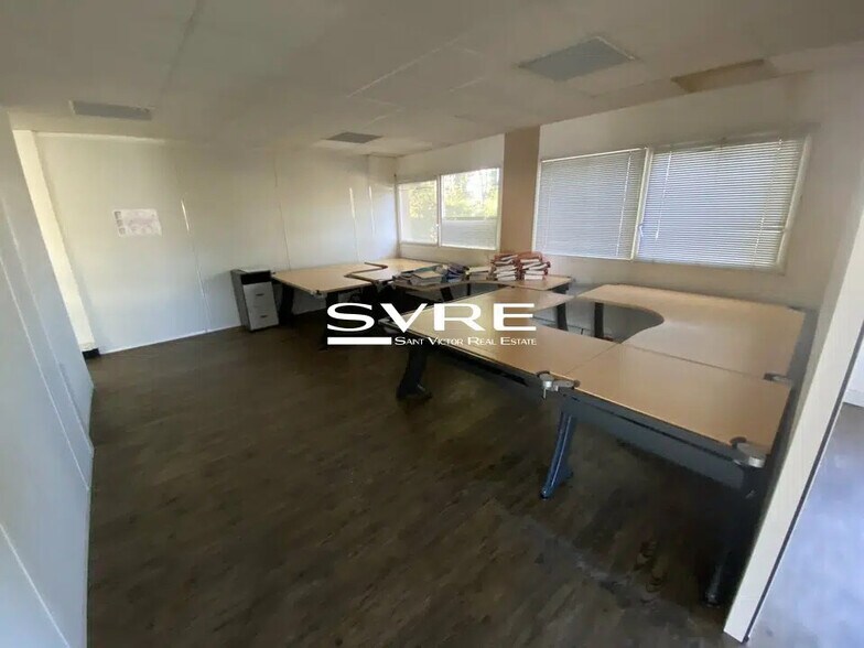 Office in Vitrolles to rent - Interior Photo - Image 2 of 4