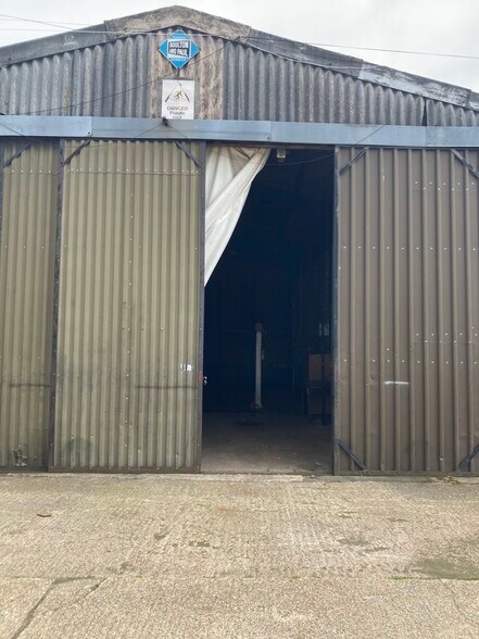 Cambridge Rd, St Neots to rent - Building Photo - Image 3 of 3