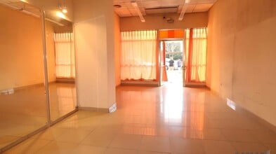 Avenida Rigoberta Menchú, 9, Getafe, Madrid to rent Interior Photo- Image 2 of 8