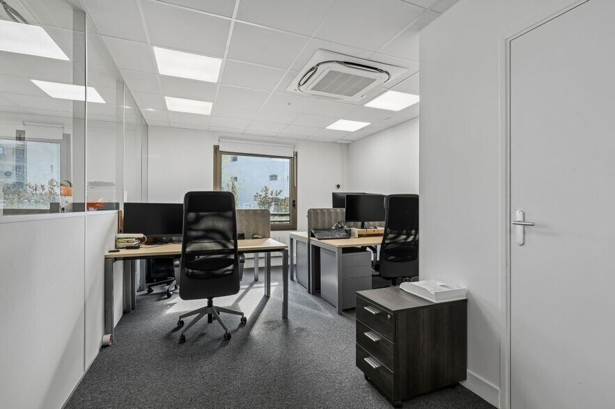 16 Rue De Solferino, Boulogne-Billancourt to rent - Building Photo - Image 3 of 5