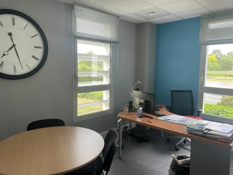 Light Industrial in Sainte-Luce-sur-Loire to rent Building Photo- Image 1 of 11