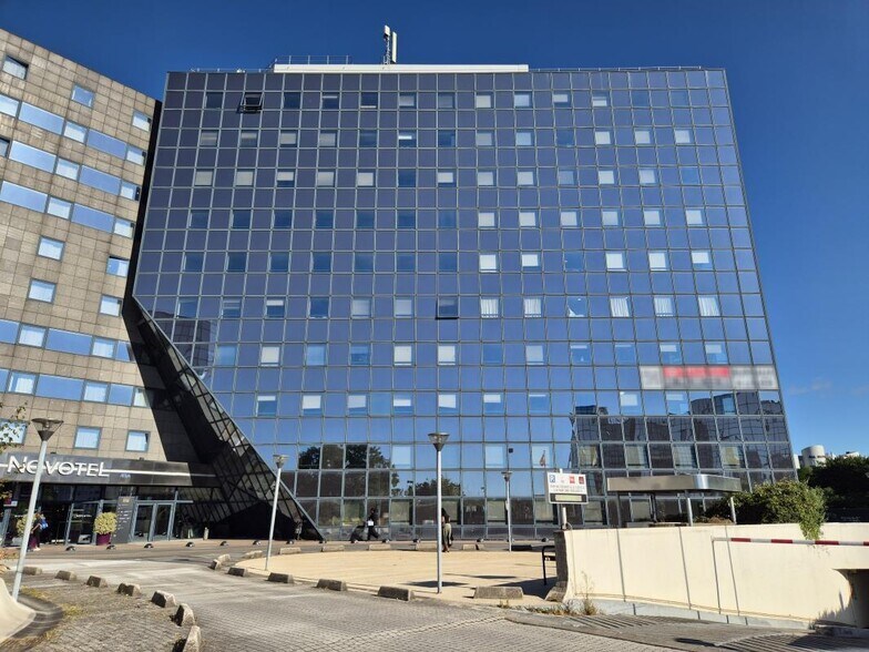 2 Rue Du Centre, Noisy-le-Grand to rent - Building Photo - Image 3 of 36