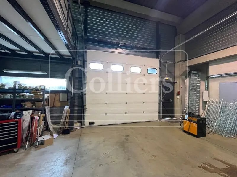 Location Local d'activités 330 m² - Photo 1
