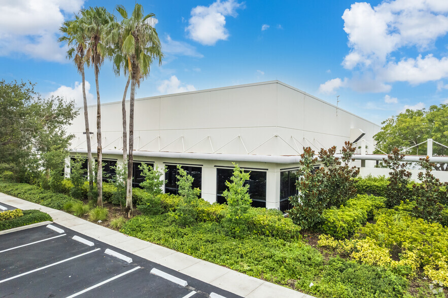 3245 Meridian Pky, Weston, FL for sale - Building Photo - Image 1 of 1