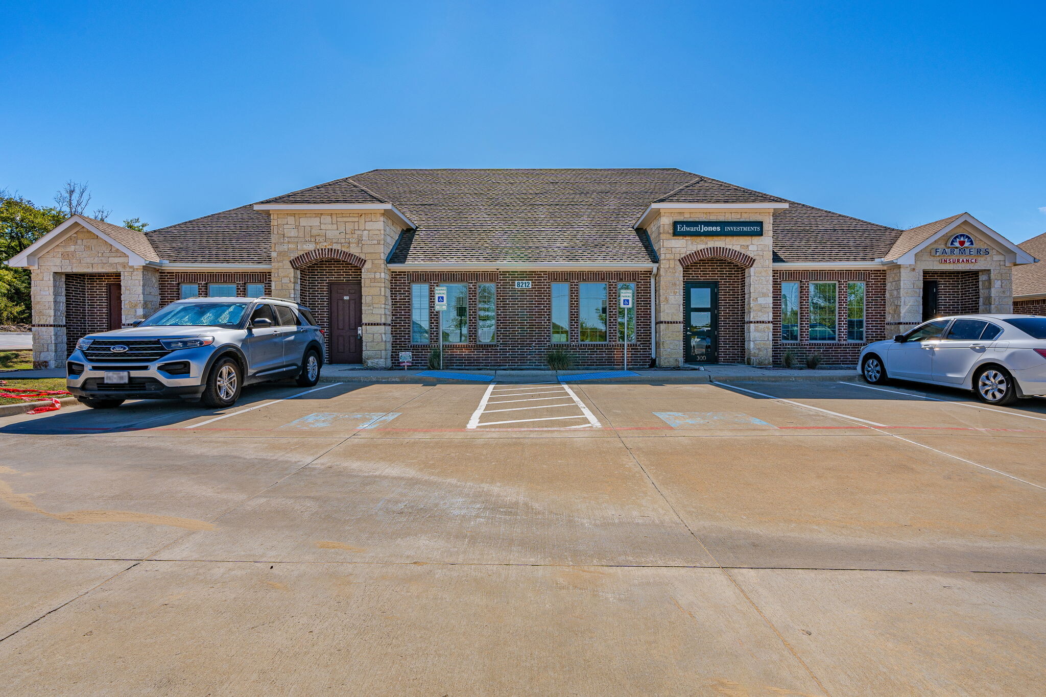 8212 Liberty Grove Rd, Rowlett, TX for sale Primary Photo- Image 1 of 32