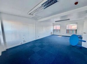 11-15 Park St W, Luton to rent Interior Photo- Image 2 of 8