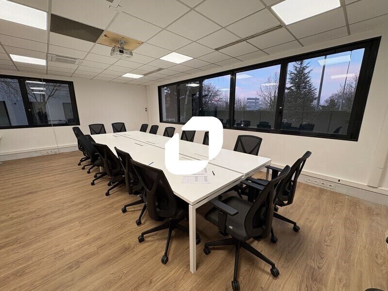 23 Rue Maryse Bastié, Bron to rent Building Photo- Image 1 of 11
