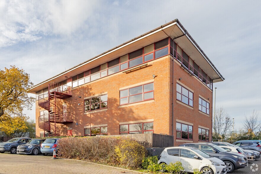 Davy Way, Quedgeley to rent - Building Photo - Image 2 of 3