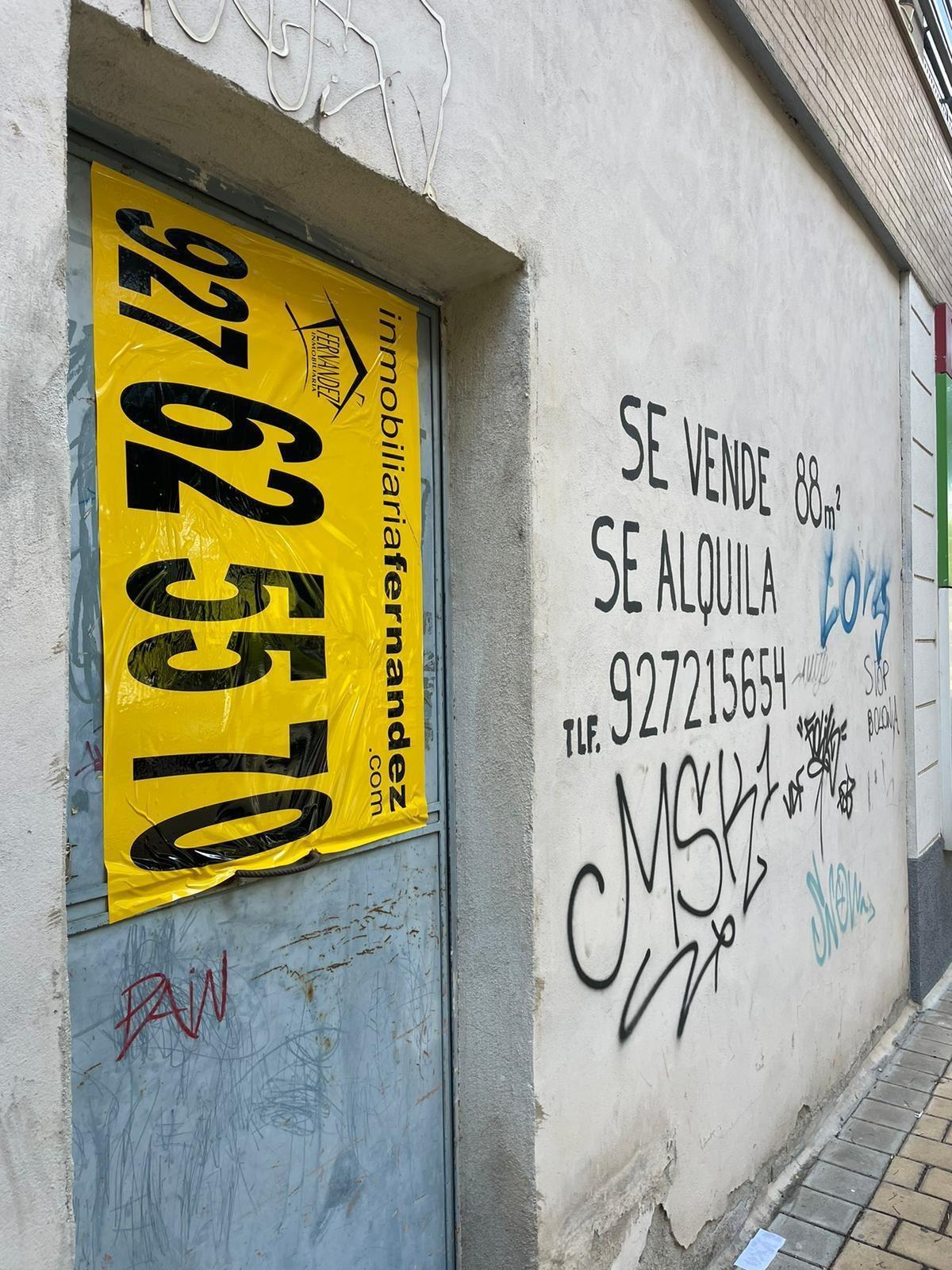 Retail in Cáceres, Cáceres to rent Building Photo- Image 1 of 2