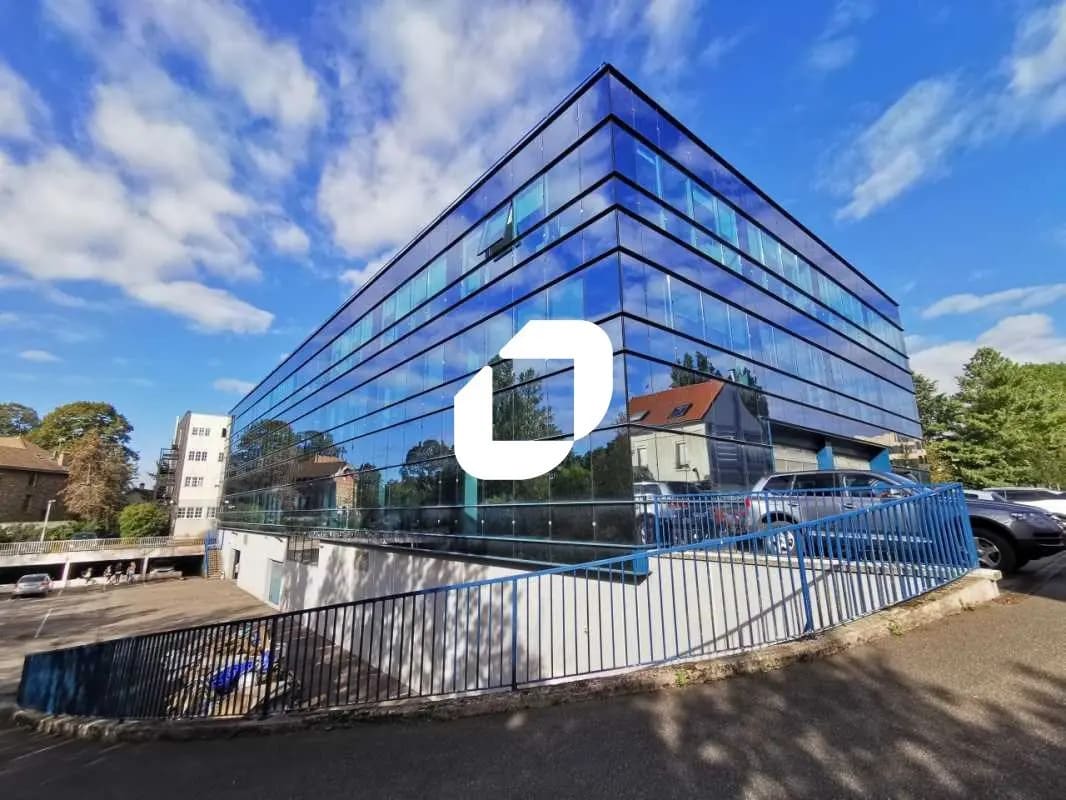 533 Avenue Du Général De Gaulle, Clamart to rent Primary Photo- Image 1 of 49