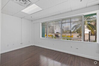 235 Lincoln Rd, Miami Beach, FL to rent Interior Photo- Image 2 of 2