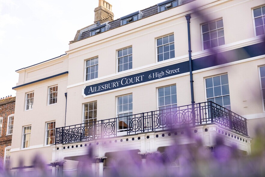 High St, Marlborough to rent - Building Photo - Image 2 of 8