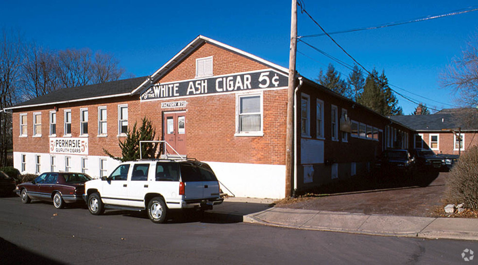 214-218 S 4th St, Perkasie, PA for rent - Primary Photo - Image 1 of 35